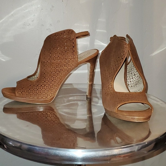 Tory Burch 👠 - Picture 1 of 4